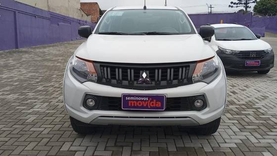 MITSUBISHI L200 TRITON 2.4 16V TURBO DIESEL GL CD 4X4 MANUAL MITSUBISHI L200 TRITON 2.4 16V TURBO DIESEL GL CD 4X4 MANUAL